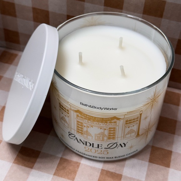 NEW B&BW Sun Ripened Raspberry Candle Day 2025 Limited Edition 3 wick Candle - Picture 3 of 4